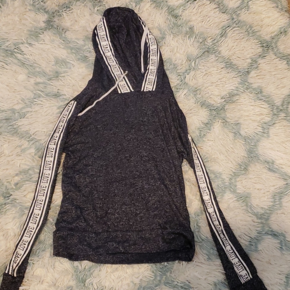 I am selling a long sleeve thin shurt
